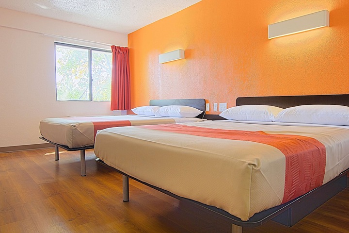 Queen Room with 2 Queen Beds Disability Accessible (7 of 7)