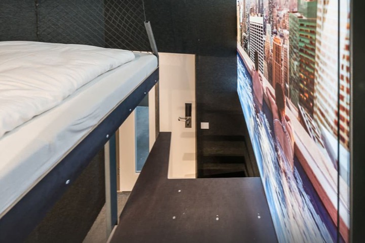 Room 7 of 33
