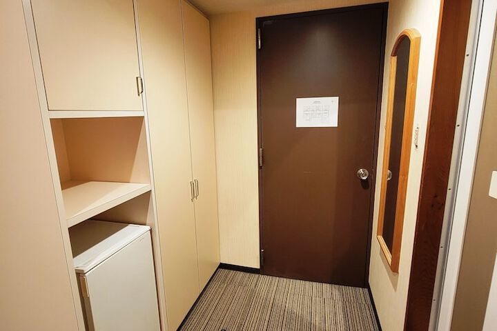 Room 10 of 76