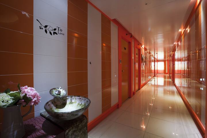 Ballroom/Hall 70 of 77