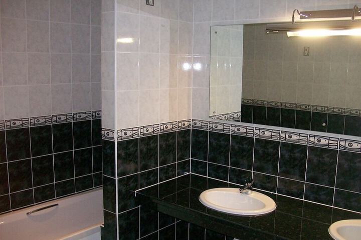 Room 7 of 28