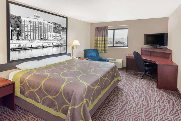 1 King Bed (9 of 13)