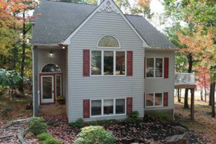 Exterior of 21 Laurelwoods 5 Bedroom 3 Bath Sleeps 20 Game Room by RedAwning