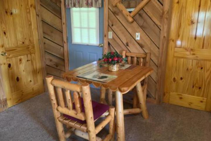 Bear Tracks Morning Glory Mtn Cabin in Sevierville, TN