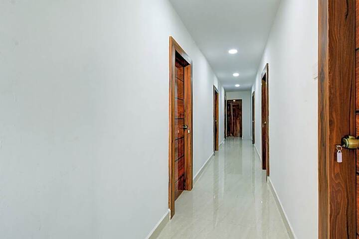 Hotel O Luxus Inn