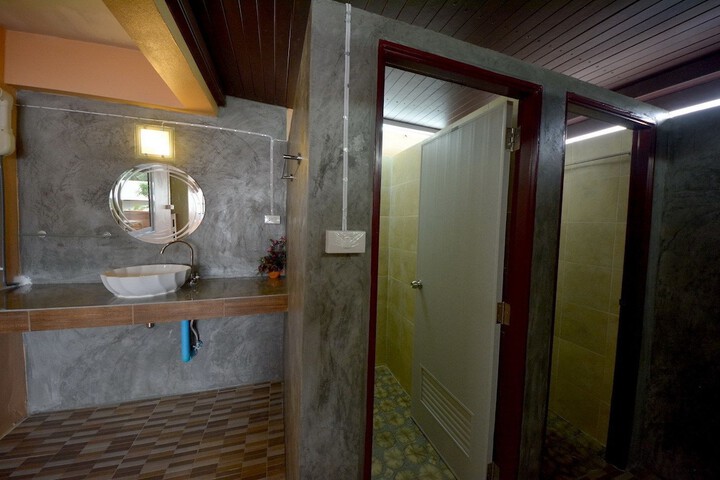 Room 18 of 34