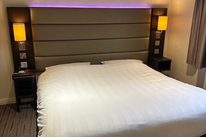 Room 3 of 16