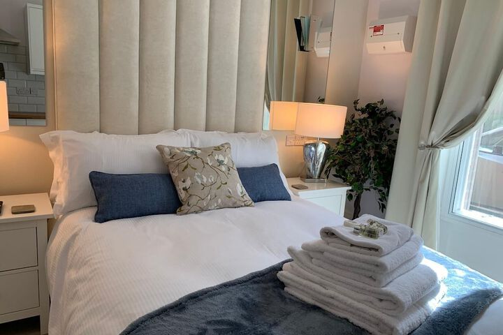 Room 2 of 63