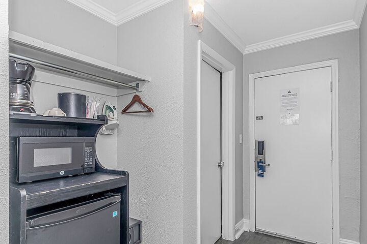 Room 19 of 28