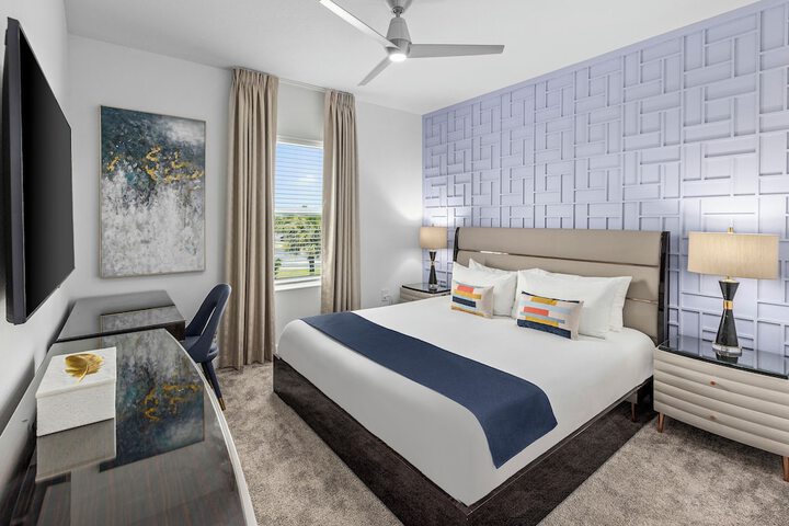 Room 12 of 102