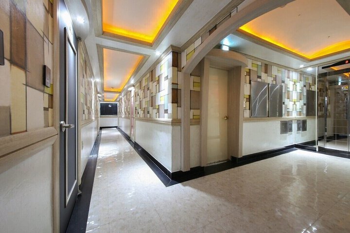 Ballroom/Hall 17 of 18