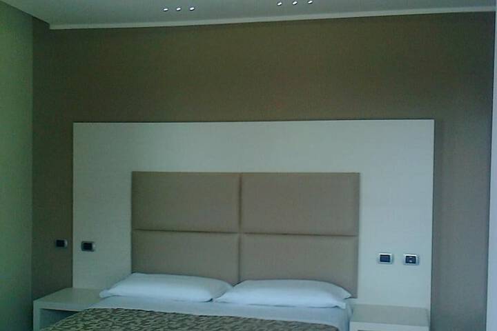 Room 4 of 66