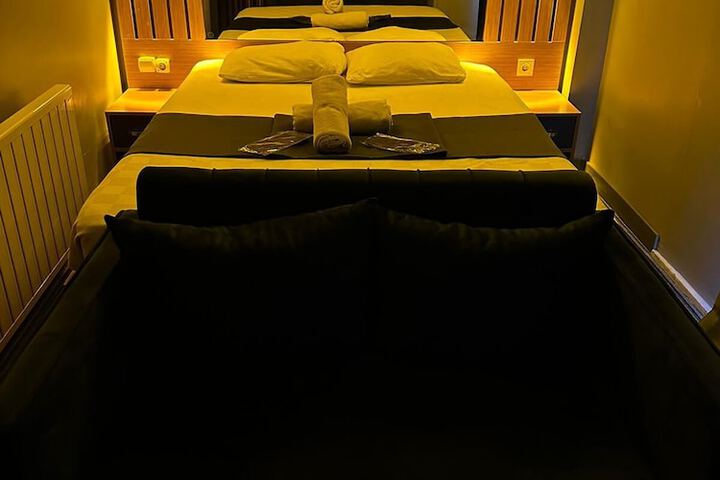 Room 2 of 6