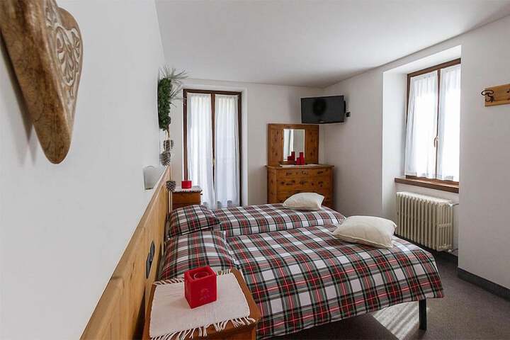 Room 3 of 60