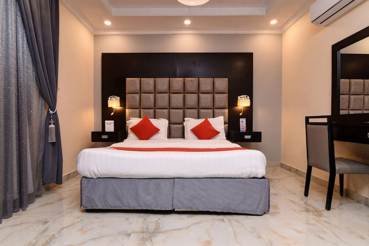 Room 5 of 9