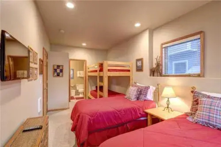 Room 4 of 11