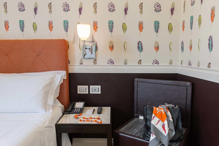 Room 13 of 83