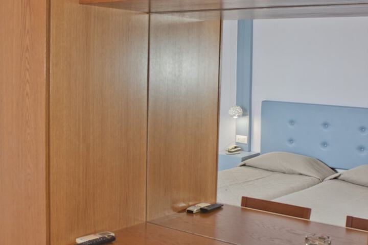 Room 33 of 80