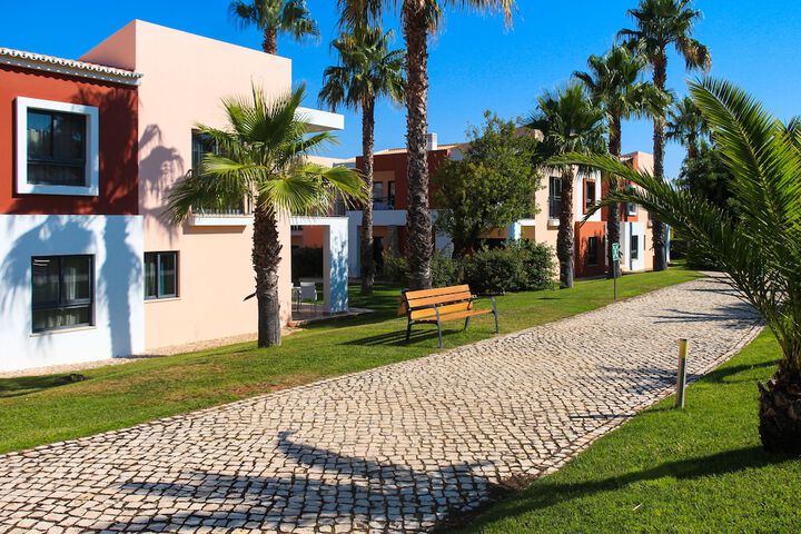 Hotel Exterior 109 of 123