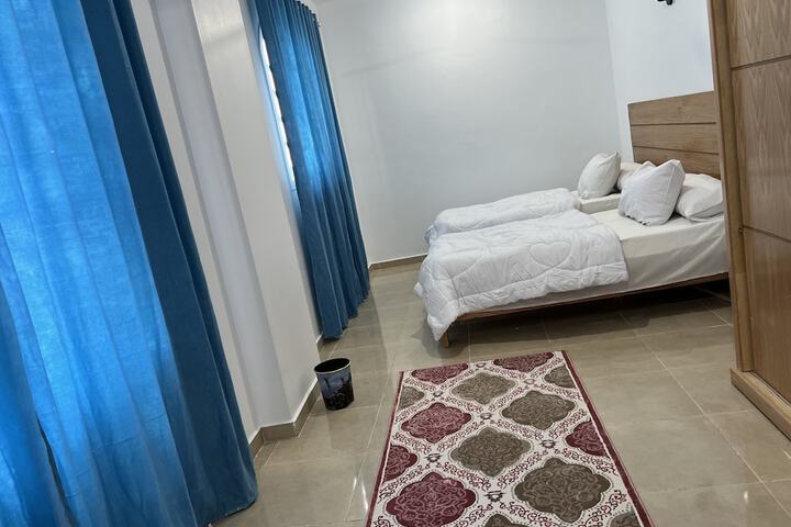 Room 10 of 100
