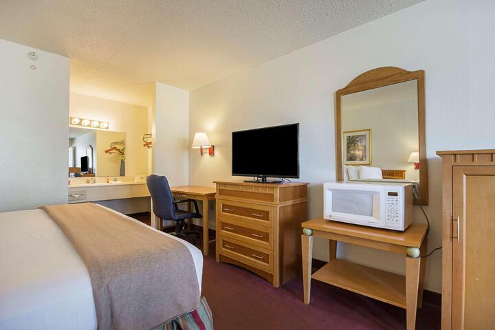 2 Queen Beds Pet Friendly (6 of 18)