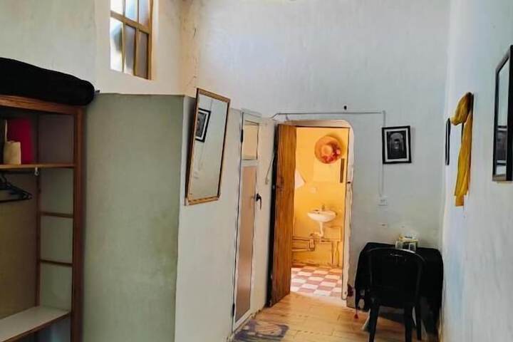 Room 27 of 63