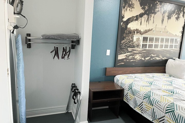 Room 4 of 11