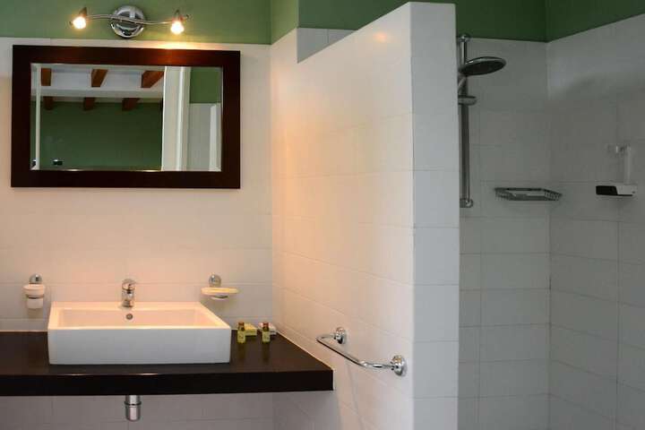 Room 15 of 38