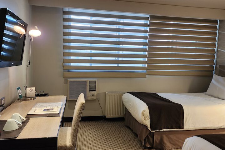 Room 8 of 105