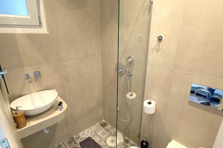 Room 75 of 93