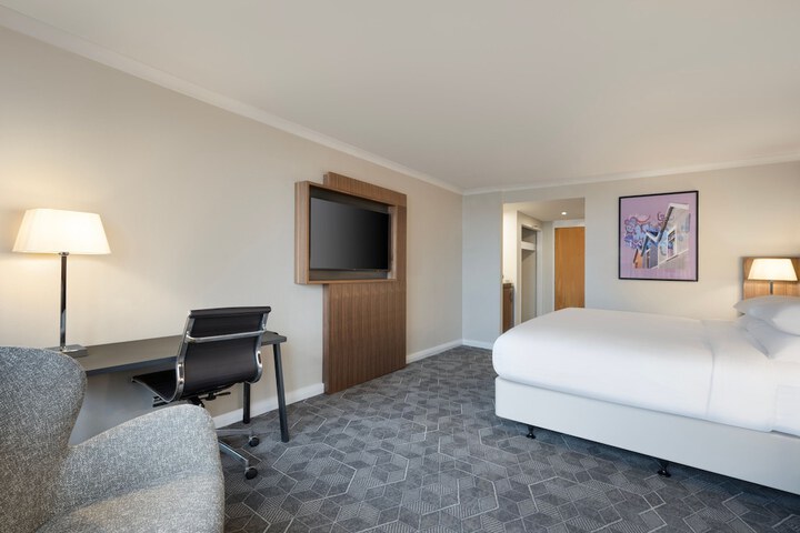 Room 8 of 66
