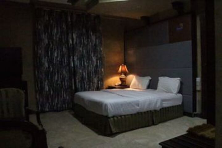 Room 27 of 49