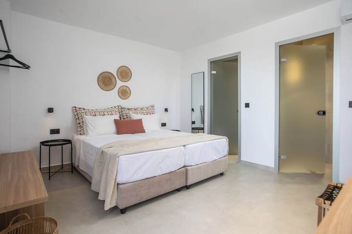 Room 34 of 53