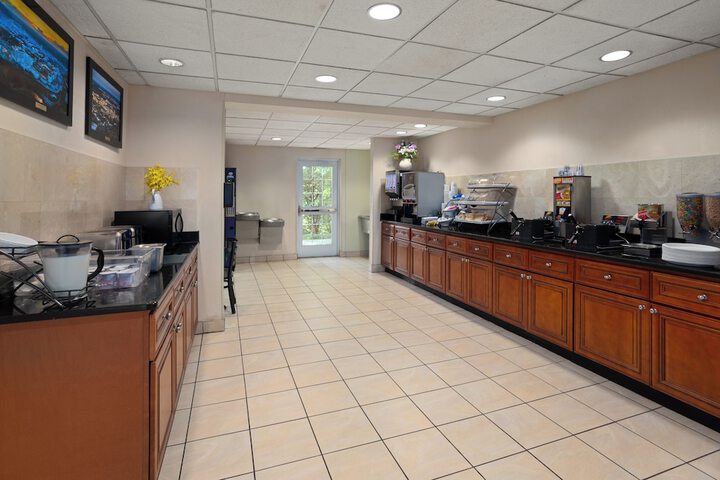 Breakfast area