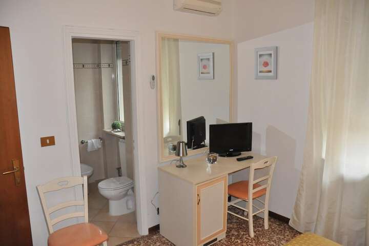 Room 25 of 52