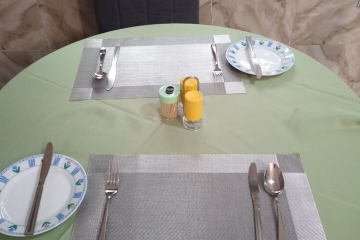 Dining 8 of 16