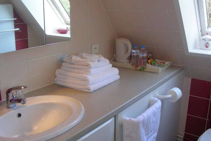 Room 12 of 25