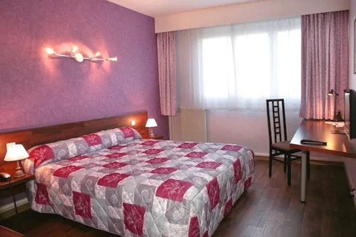 Room 15 of 23
