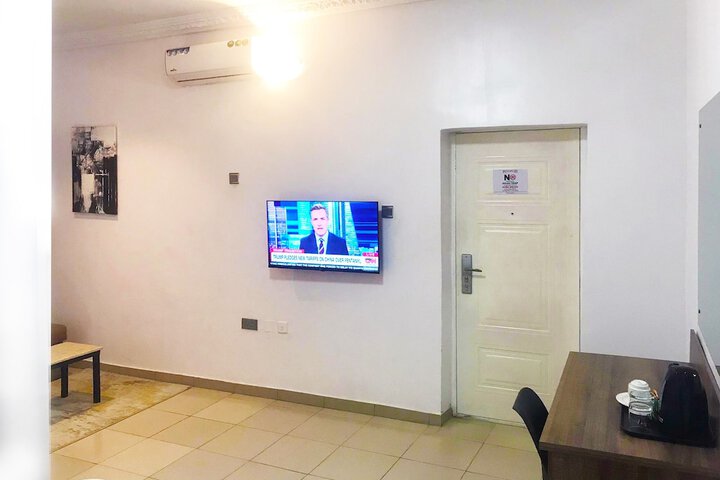 Room 9 of 17