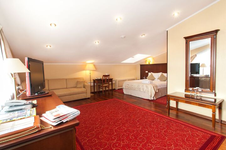 Room 16 of 71