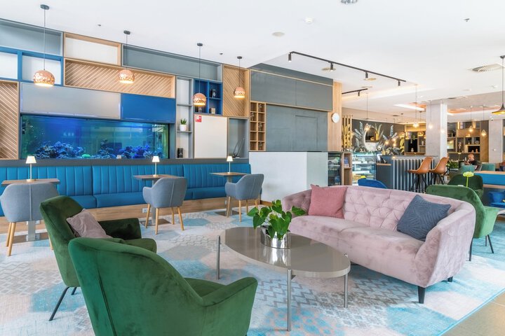Lounge 59 of 81