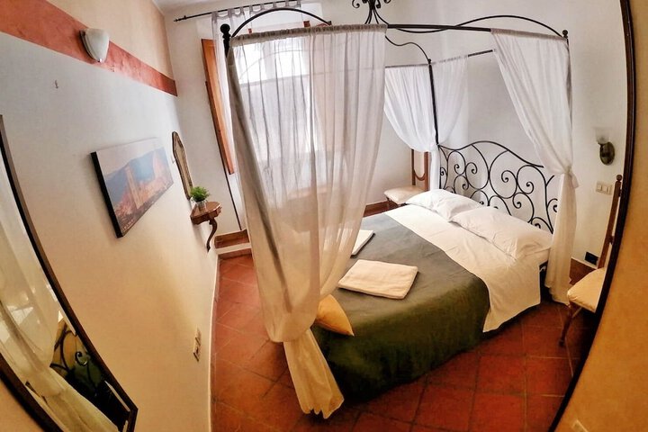 Room 16 of 27
