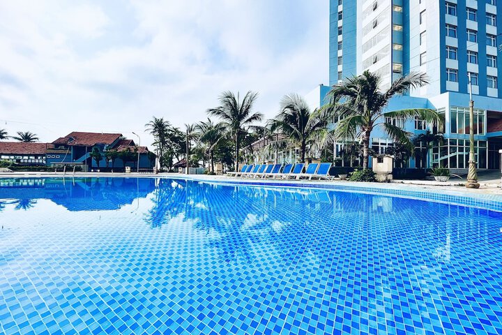 Hotel Pool