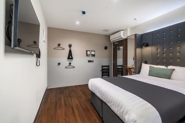 Room 7 of 29