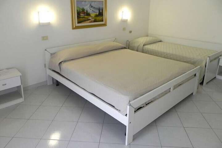 Room 13 of 42