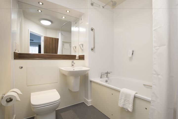 Room 15 of 26