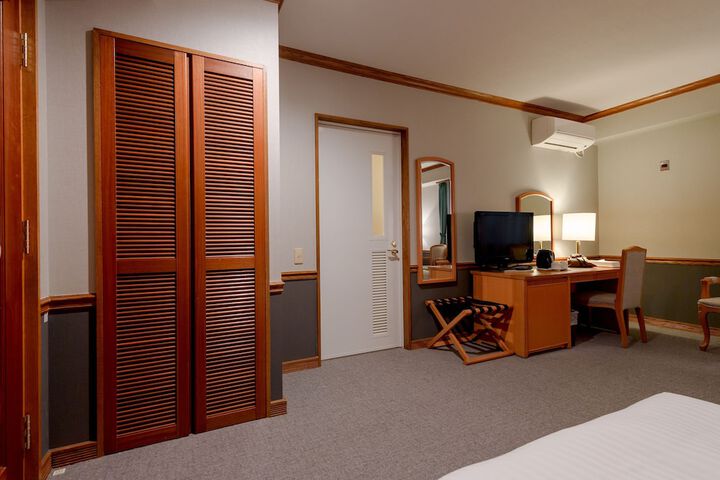 Room 20 of 115