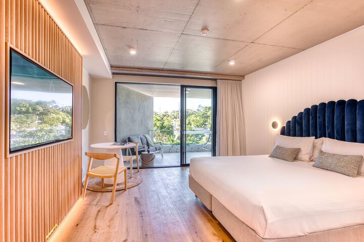 Room 4 of 193