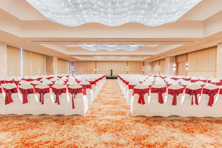 Ballroom/Hall 19 of 32