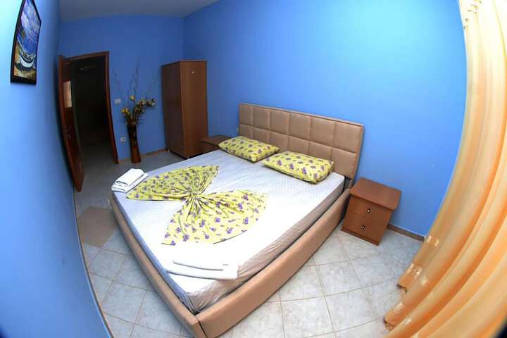 Room 16 of 120